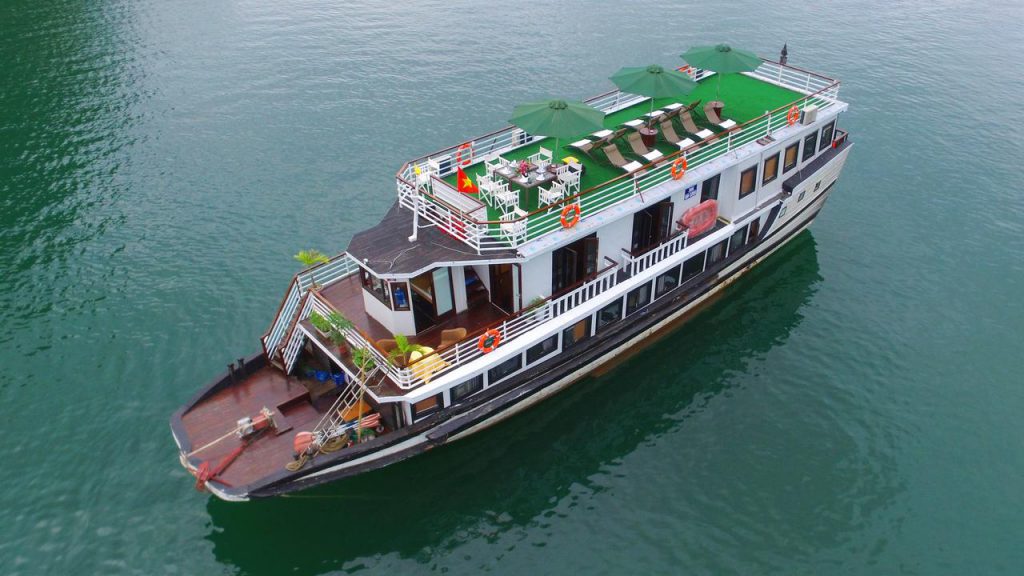 White-Dolphin-Cruises